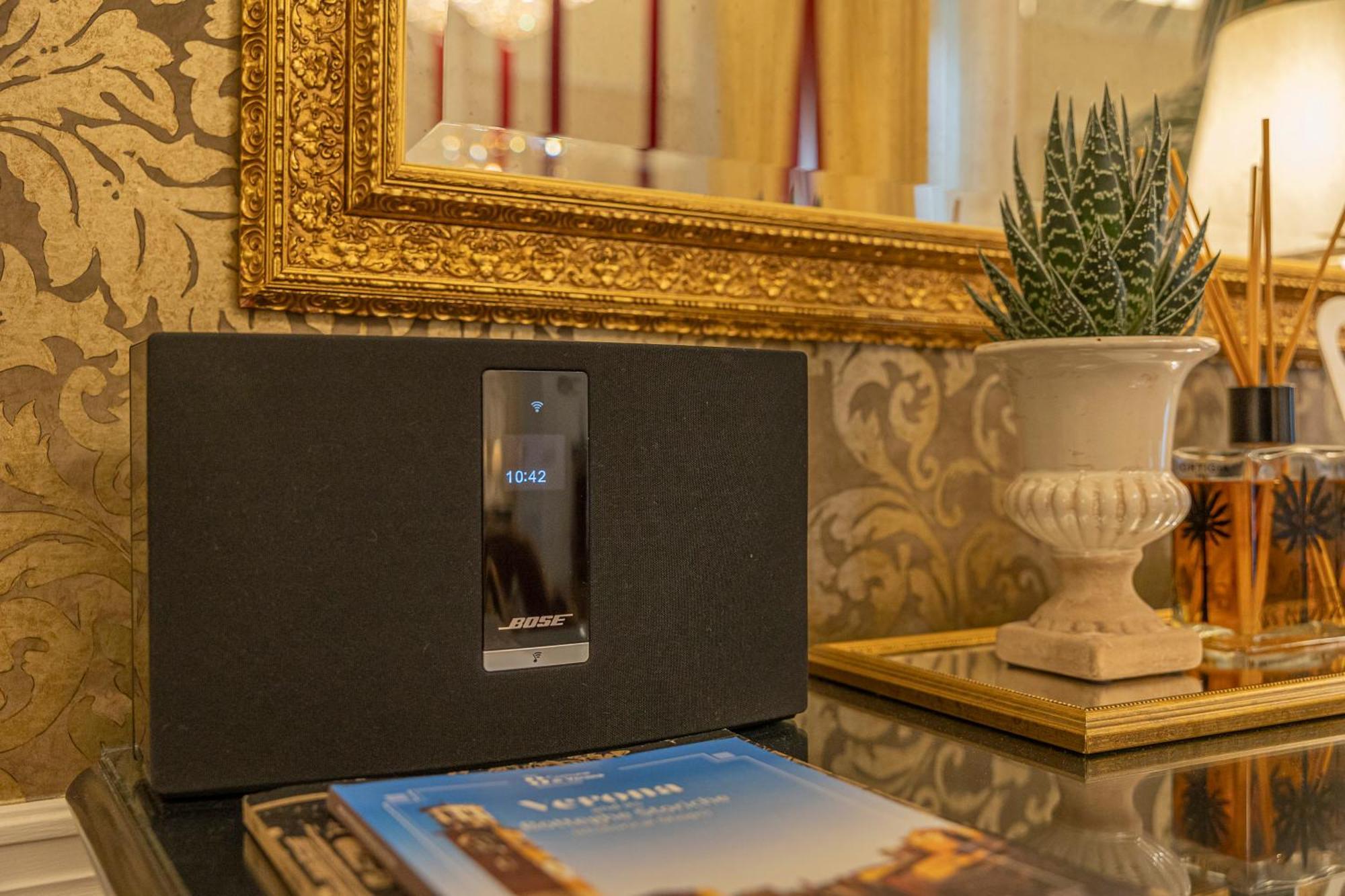 Palazzo Monga Boutique Guesthouse Верона Екстериор снимка